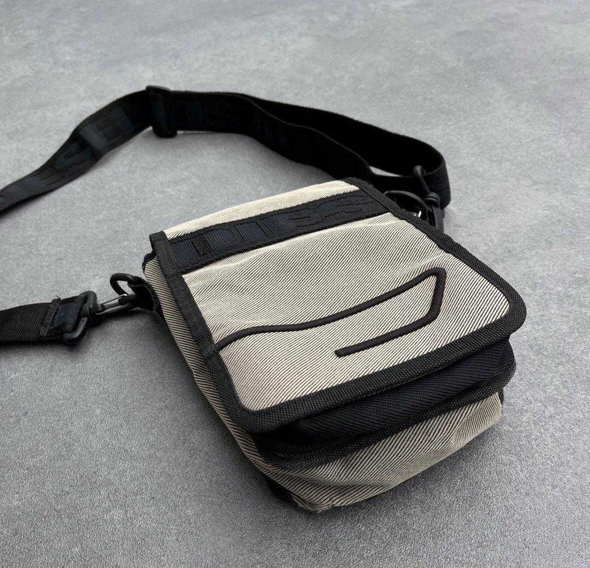 Diesel × Japanese Brand 🔥2000’s DIESEL Big Logo Crossbody Bag Size ONE SIZE - 7 Thumbnail