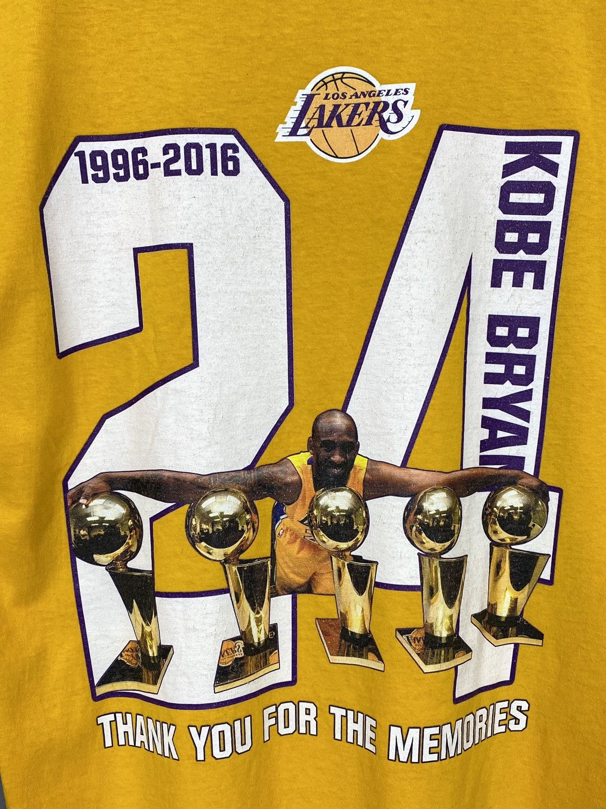 NBA Kobe Bryant Los Angeles Lakers 1996-2016 T-Shirt Size Medium Size US M / EU 48-50 / 2 - 10 Thumbnail