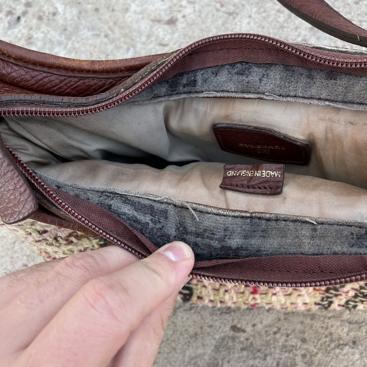 Burberry × Hypebeast Vintage Burberry Hand Bag Woll Y2K 90s Style USA Size ONE SIZE - 8 Thumbnail