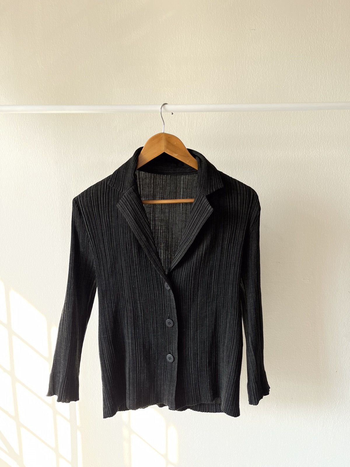 Issey Miyake × Pleats Please Issey Miyake 1996 Issey Miyake Fete Pleats Button Shirt Size US M / EU 48-50 / 2 - 4 Thumbnail