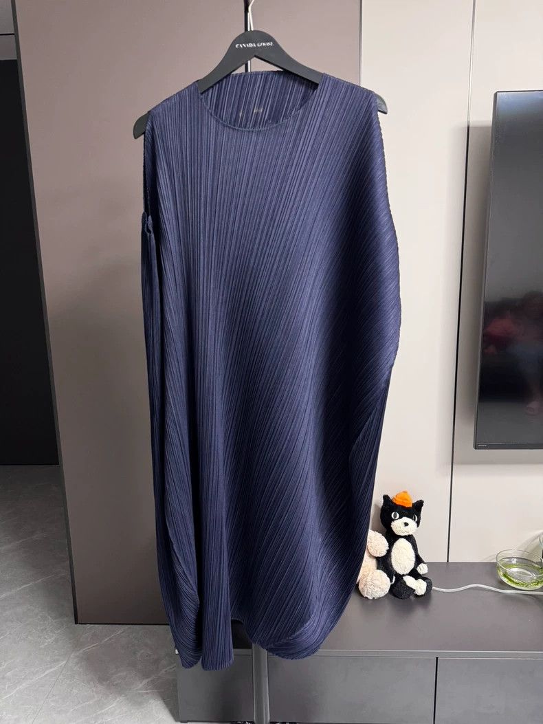 Issey Miyake Pleated Sleeveless Dress - dmc
