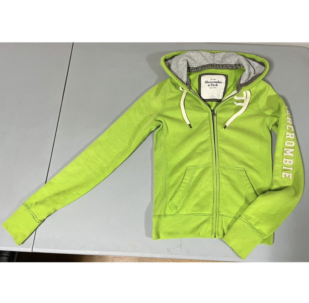 Abercrombie & Fitch A&F Lime Green Zipper Sweatshirt Hoodie Outerwear Size S 💚✨ Size S / US 4 / IT 40 - 4 Thumbnail