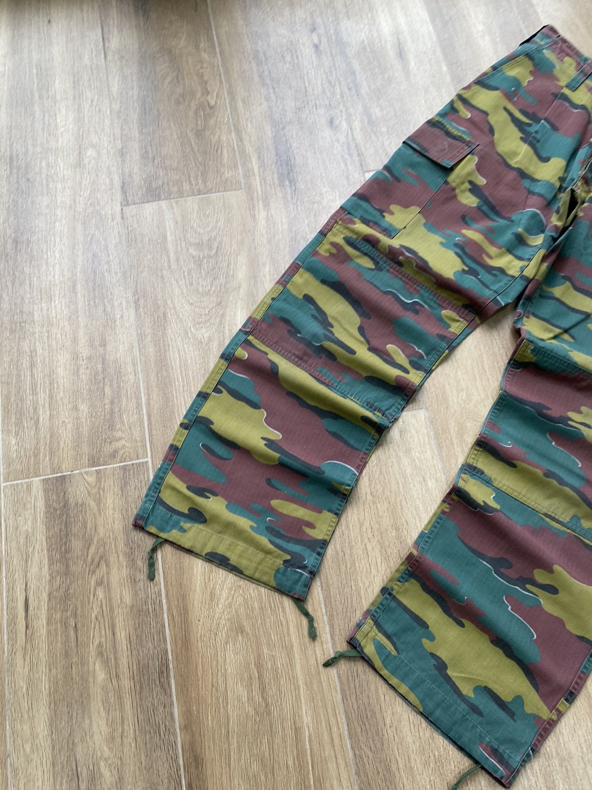 Vintage Vintage Camo Cargo Pants Japanese Avant Garde Y2K Baggy Wide Size US 32 / EU 48 - 2 Thumbnail