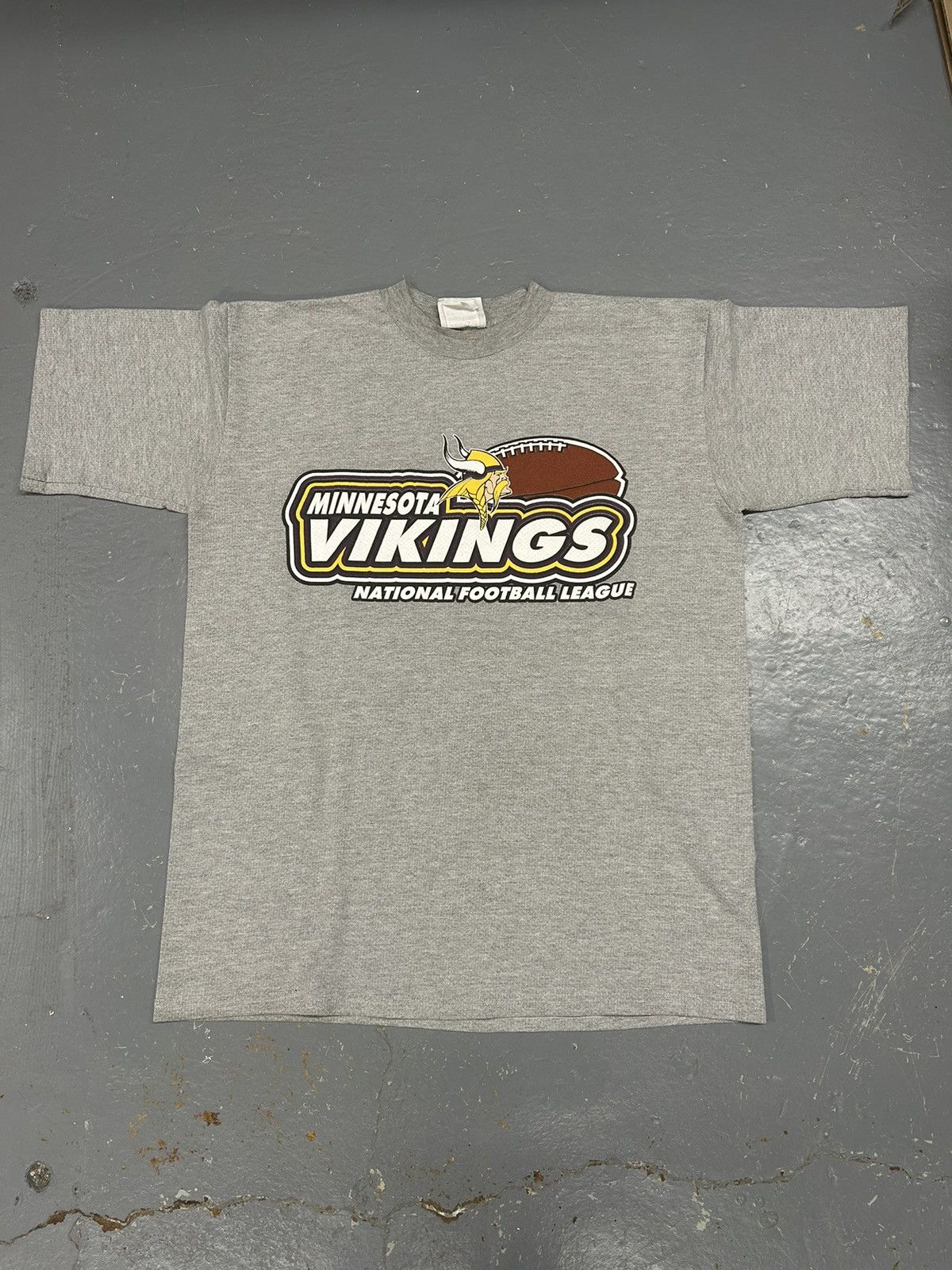 Minnesota Vikings Football Team Vintage NFL Graphic T-shirt 1990s