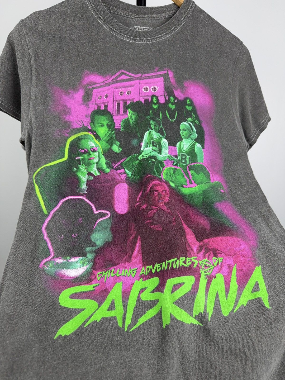 Warner Bros 2021 Chilling Adventures Sabrina Tee Y2K Gothic XS Size XS / US 0-2 / IT 36-38 - 6 Thumbnail
