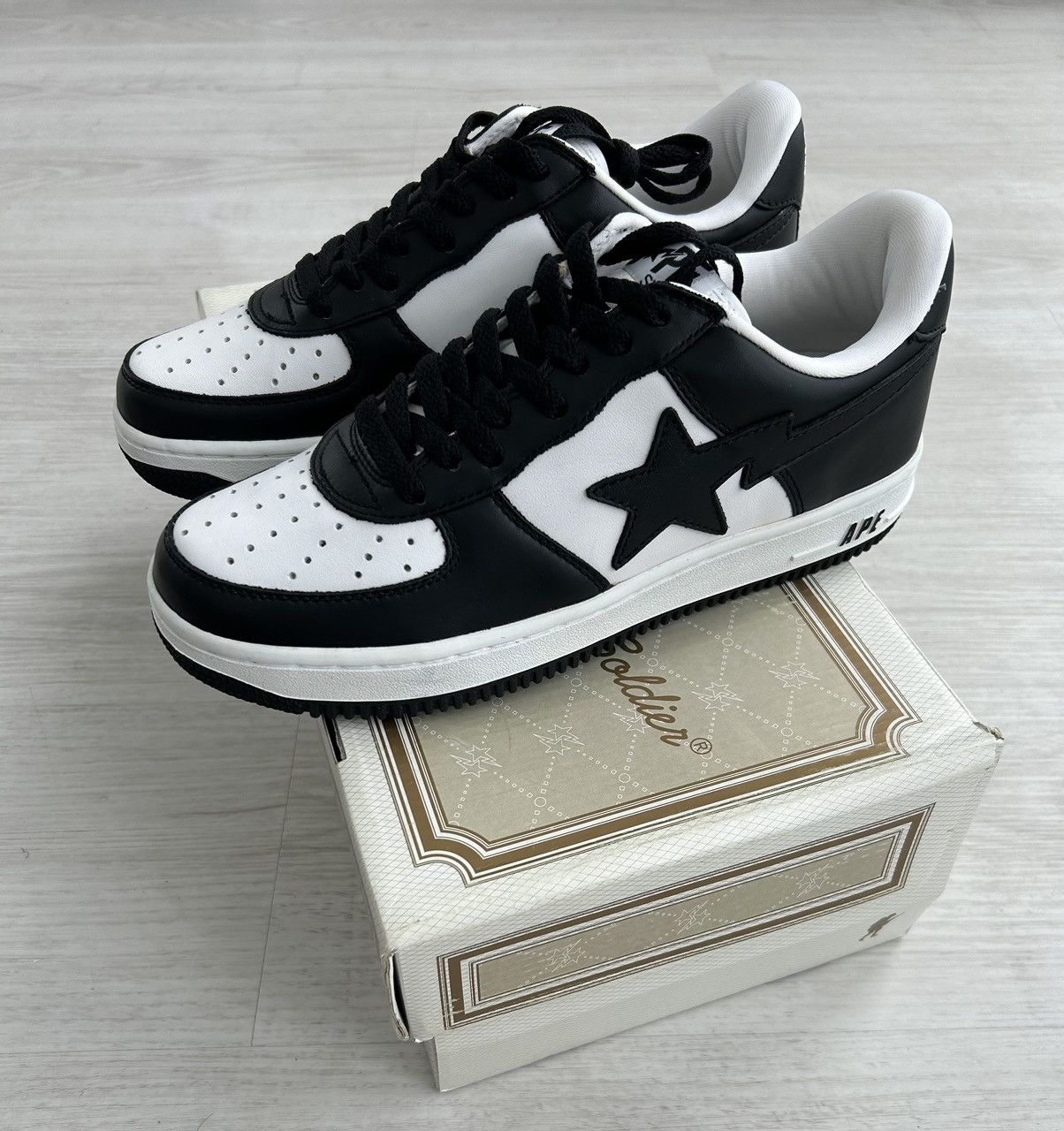 VERY RARE OG 2004 A BATHING APE BLACK/WHITE BAPESTA