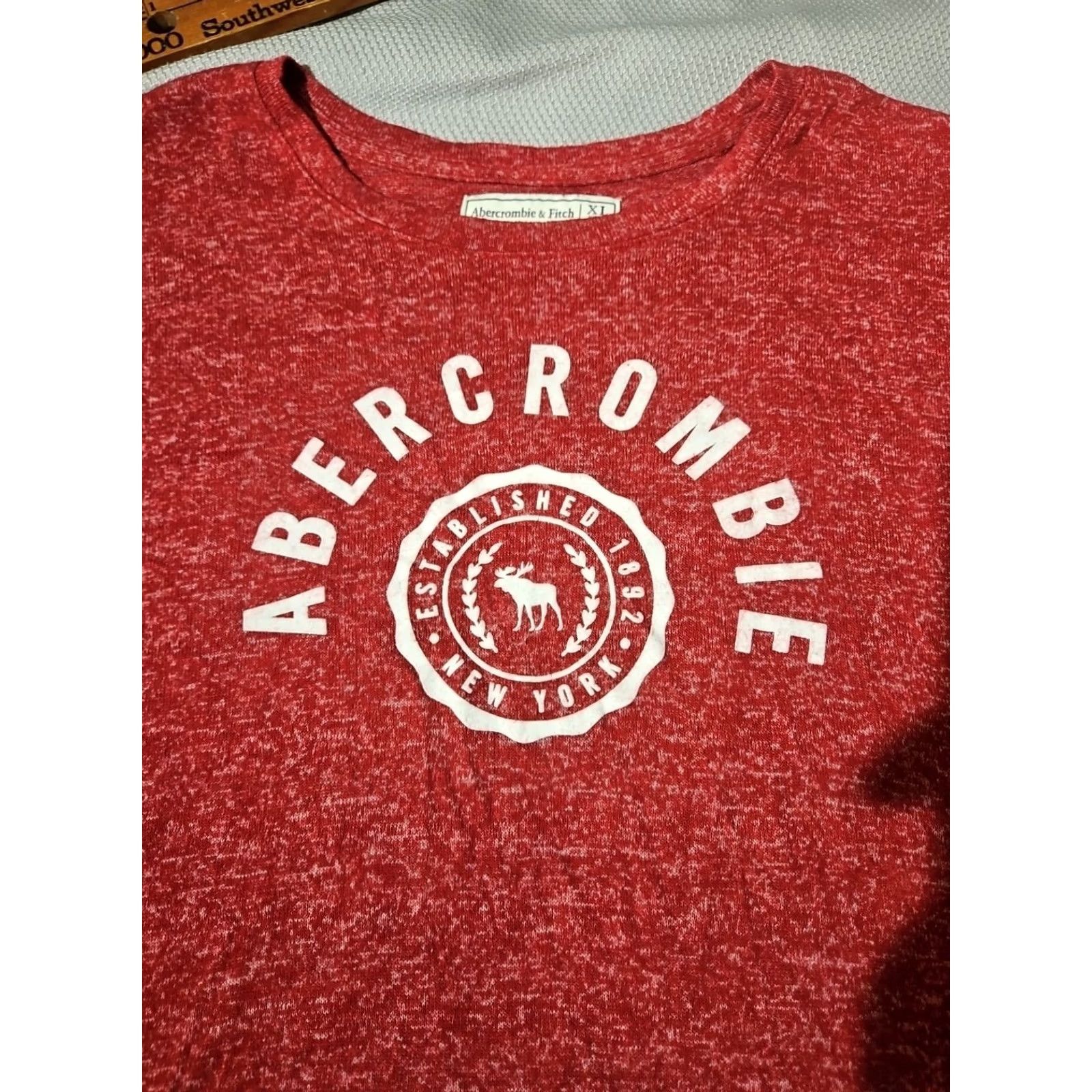 Abercrombie & Fitch Abercrombie & Fitch Shirt Womens XL Red Spellout Moose Logo Lightweight Stretch Size XL / US 12-14 / IT 48-50 - 3 Thumbnail