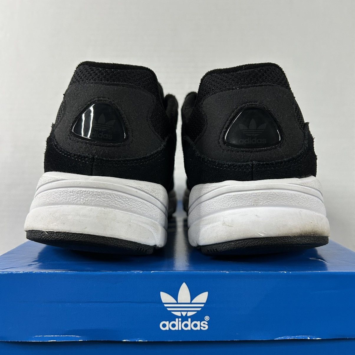 Adidas Adidas Men's Black and White Yung-96 Sneakers Size M11 Size US 11 / EU 44 - 3 Thumbnail