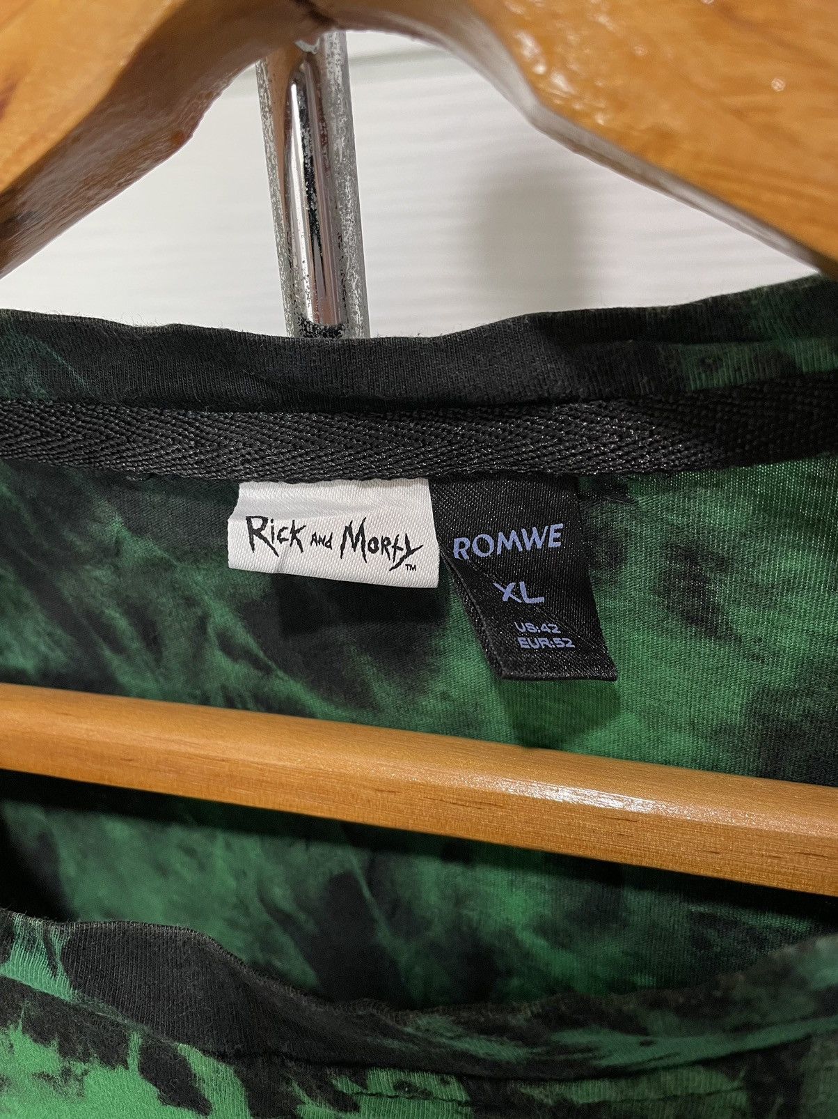Warner Bros RICK AND MORTY X ROMWE TIE DYE (2023) Size US XL / EU 56 / 4 - 9 Thumbnail