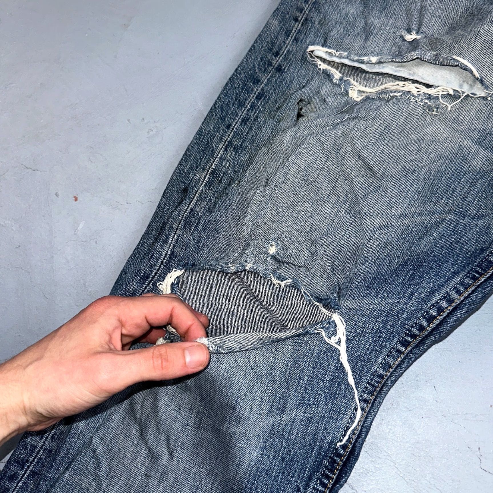 Levi's VINTAGE Levi's 501 Jeans - Denim Straight Fit - Blue Light Wash - 34x34 - Men / Regular Rise - 90s Theme Size US 34 / EU 50 - 4 Thumbnail