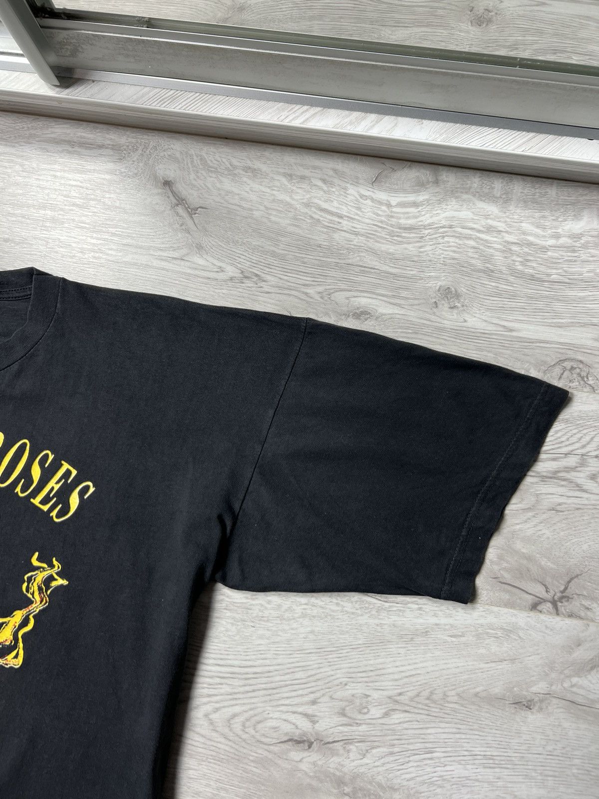 Band Tees Rare Vintage 90s Guns N Roses Big Logo Tee Size US XL / EU 56 / 4 - 14 Thumbnail