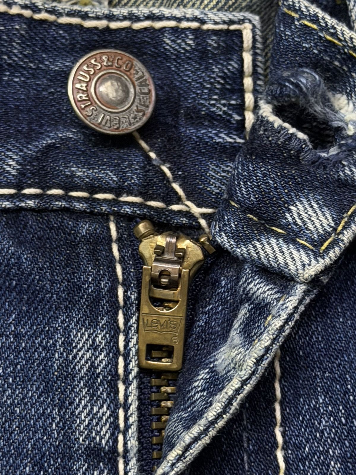 Levi's Vintage 00s Levi’s 505 Denim Jeans | Vintage Faded Y2K Japan Size US 31 - 10 Thumbnail
