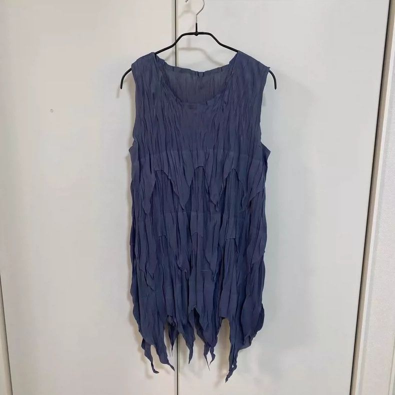 Issey Miyake size:3 Dark blue vintage irregular-shaped ves