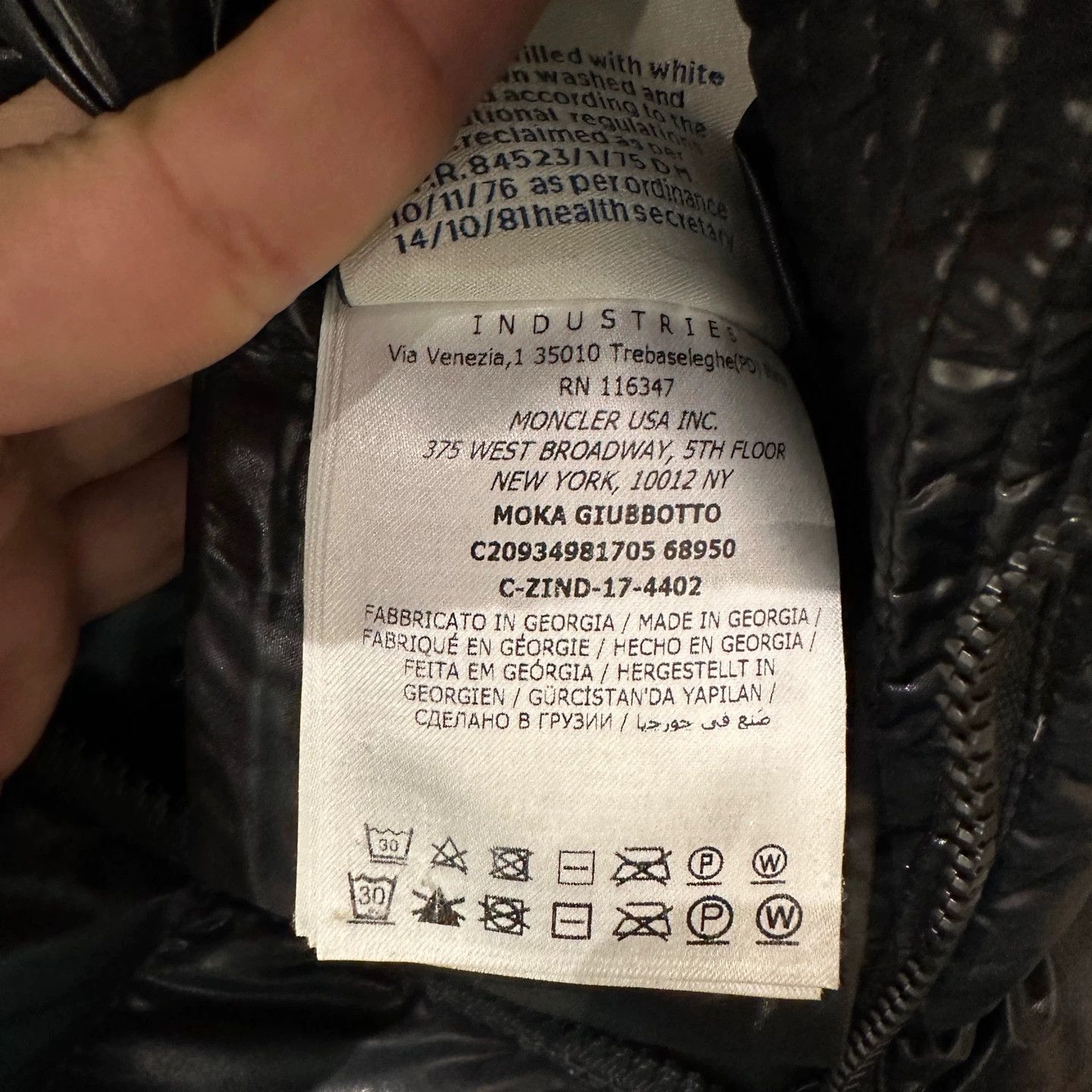Moncler Moncler apr522 Moka Long Logo Puffer 1 White Gd Size S / US 4 / IT 40 - 4 Thumbnail