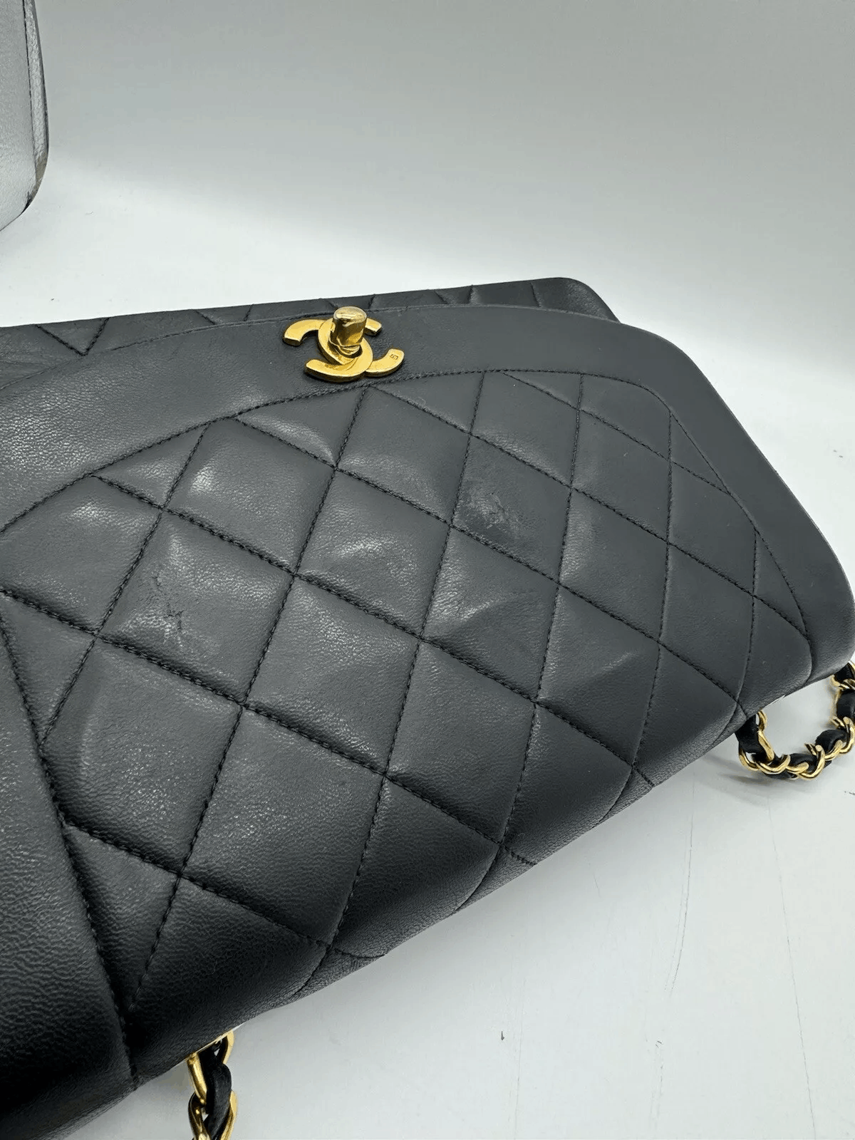 Chanel Vintage CHANEL Diana Crossbody Bag Size ONE SIZE - 5 Thumbnail