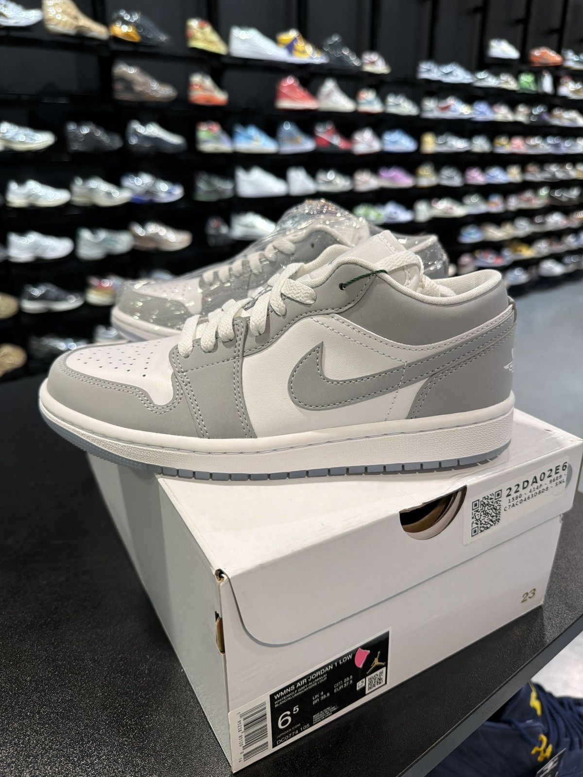 Jordan Brand Jordan 1 Low Wolf Grey Size-6.5W Brand New Size US 6.5 / EU 39-40 - 5 Thumbnail