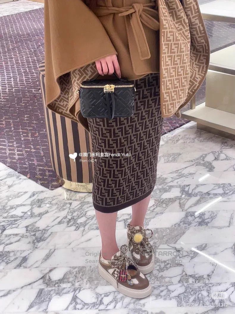 Fendi Fendi Detachable belt poncho shawl Size ONE SIZE - 8 Thumbnail