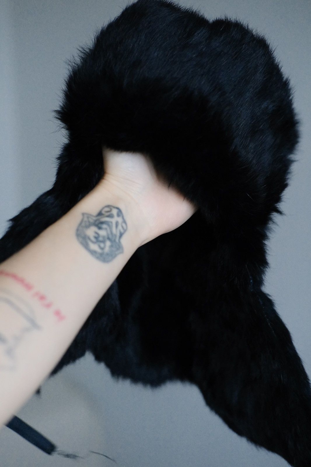 Vintage Black real fur y2k avant garde hat Size ONE SIZE - 8 Thumbnail