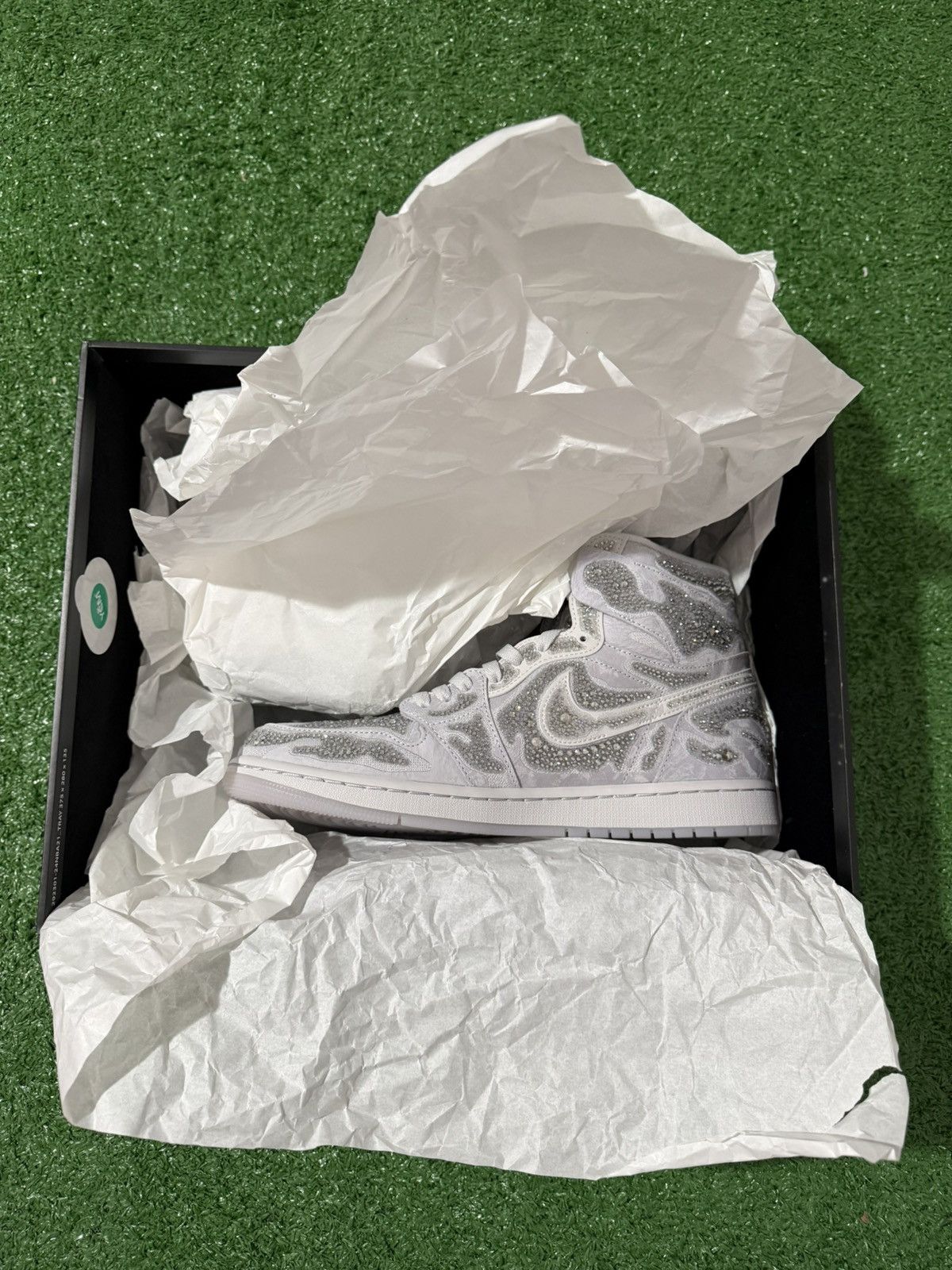 Jordan Brand WMNS AIR JORDAN 1 RETRO HI OG “Swarovski Vast Grey W13” Size US 12 / IT 42 - 9 Thumbnail