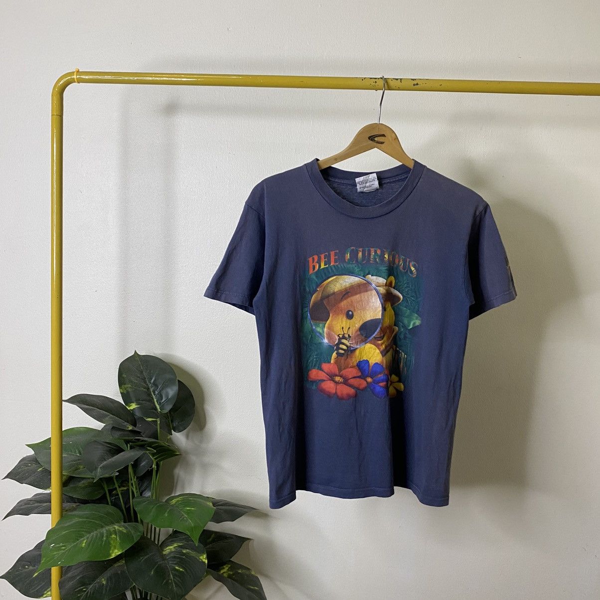 Vintage 1990s Disney Winnie The Pooh Bee Curious Cartoon T Shirt Size US S / EU 44-46 / 1 - 1 Thumbnail