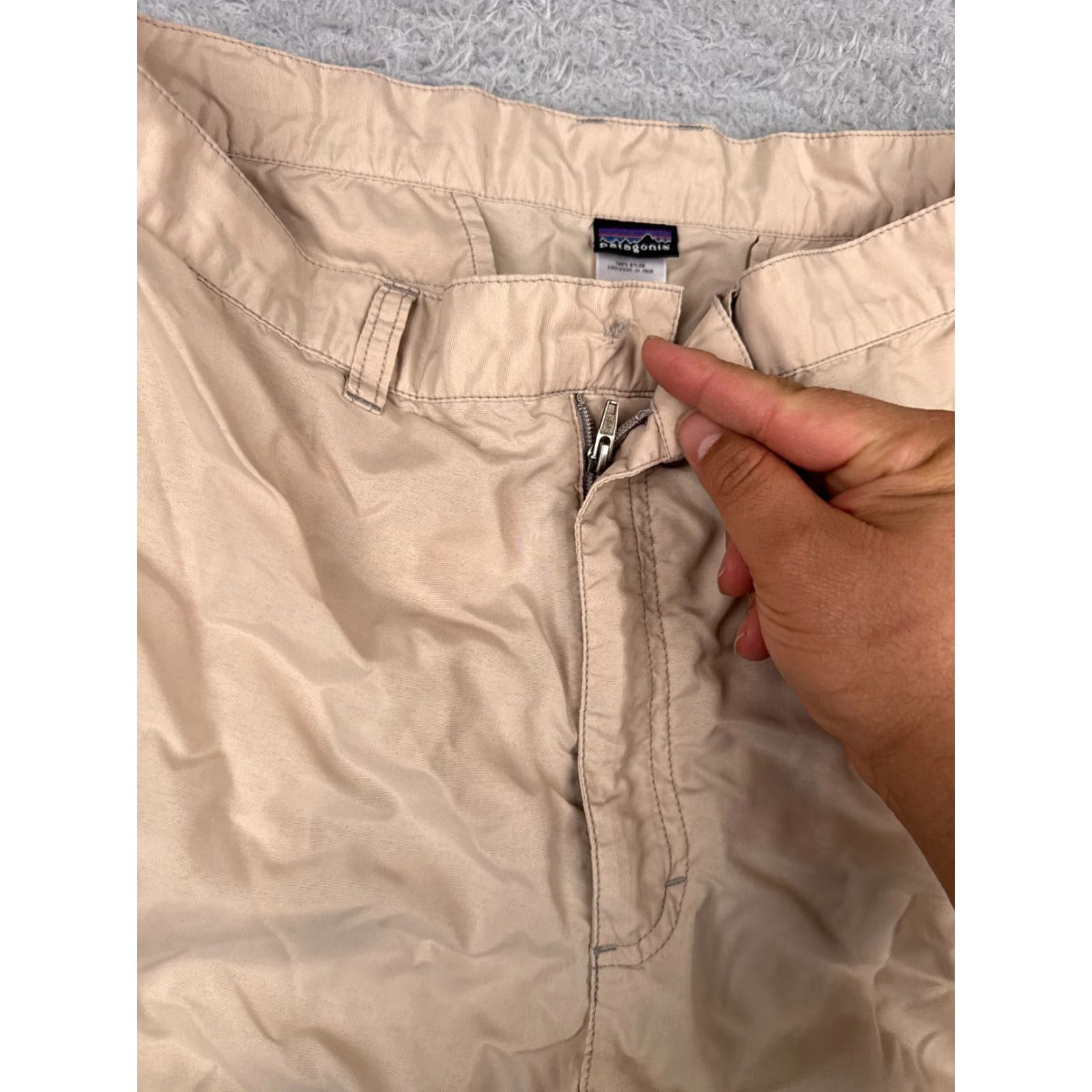 Patagonia VINTAGE Patagonia Shorts Adult 35 Beige Nylon Cargo Solid Pockets Mens Size US 35 - 5 Thumbnail