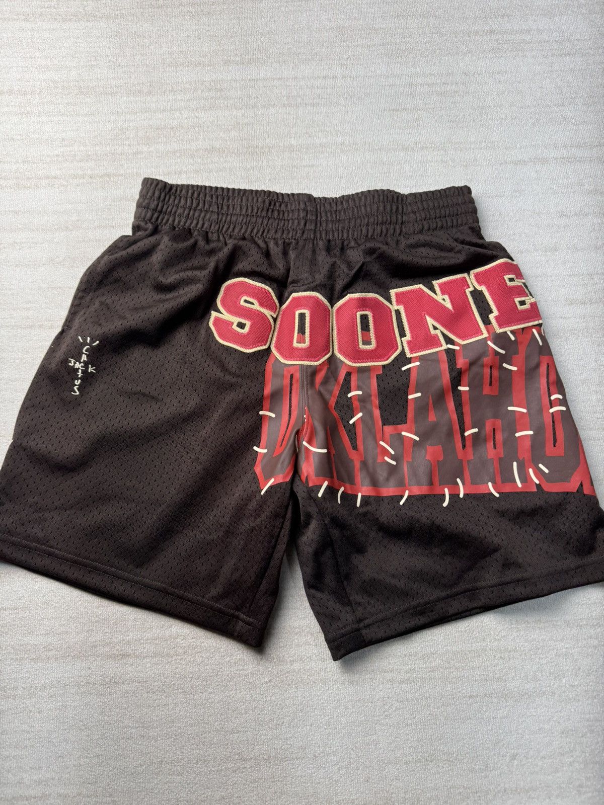Mitchell & Ness × Travis Scott University of Oklahoma basketball shorts Size US 30 / EU 46 - 1 Thumbnail