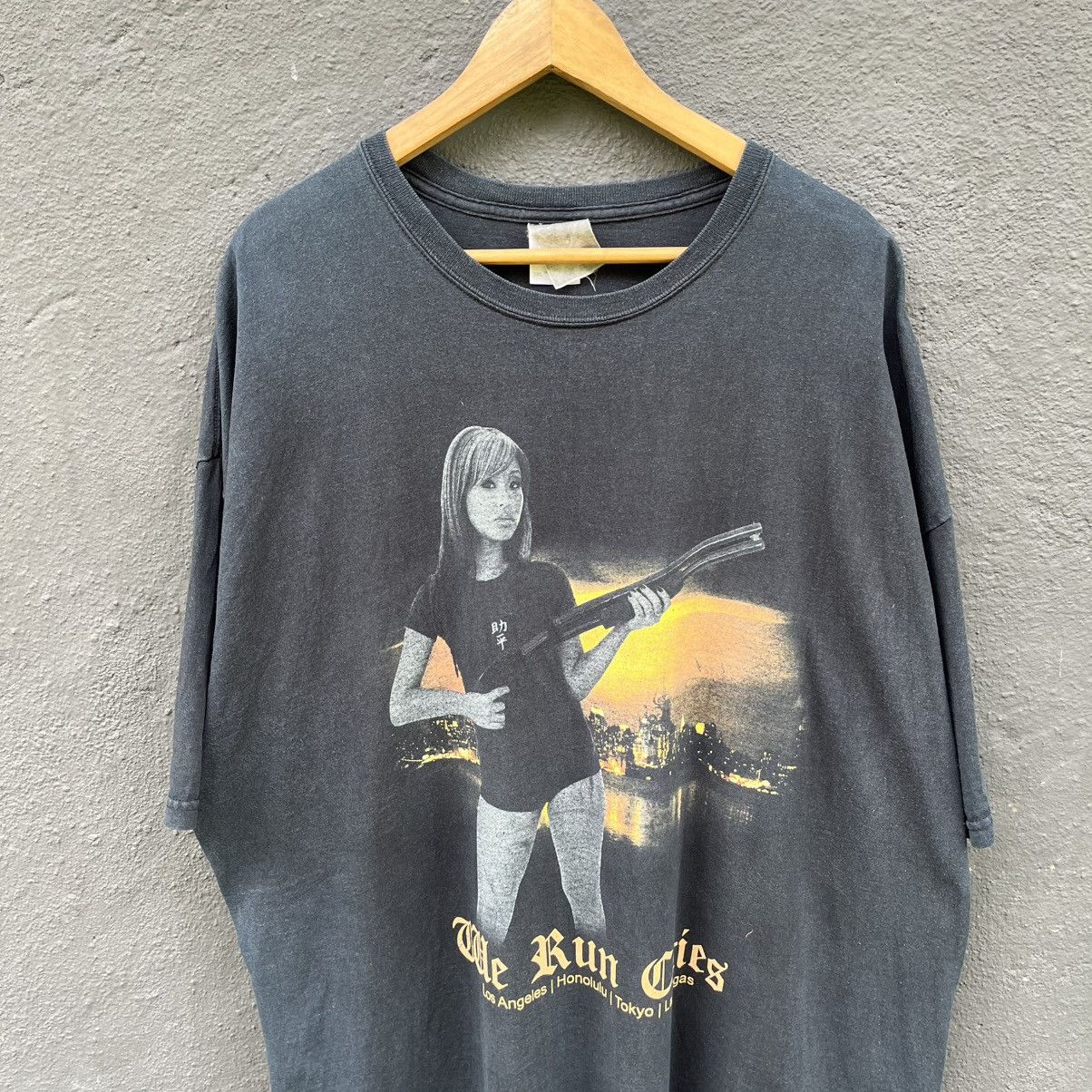 Other Thrashed Faded Y2k We Run Cities Movie Tee Size US XXL / EU 58 / 5 - 2 Thumbnail