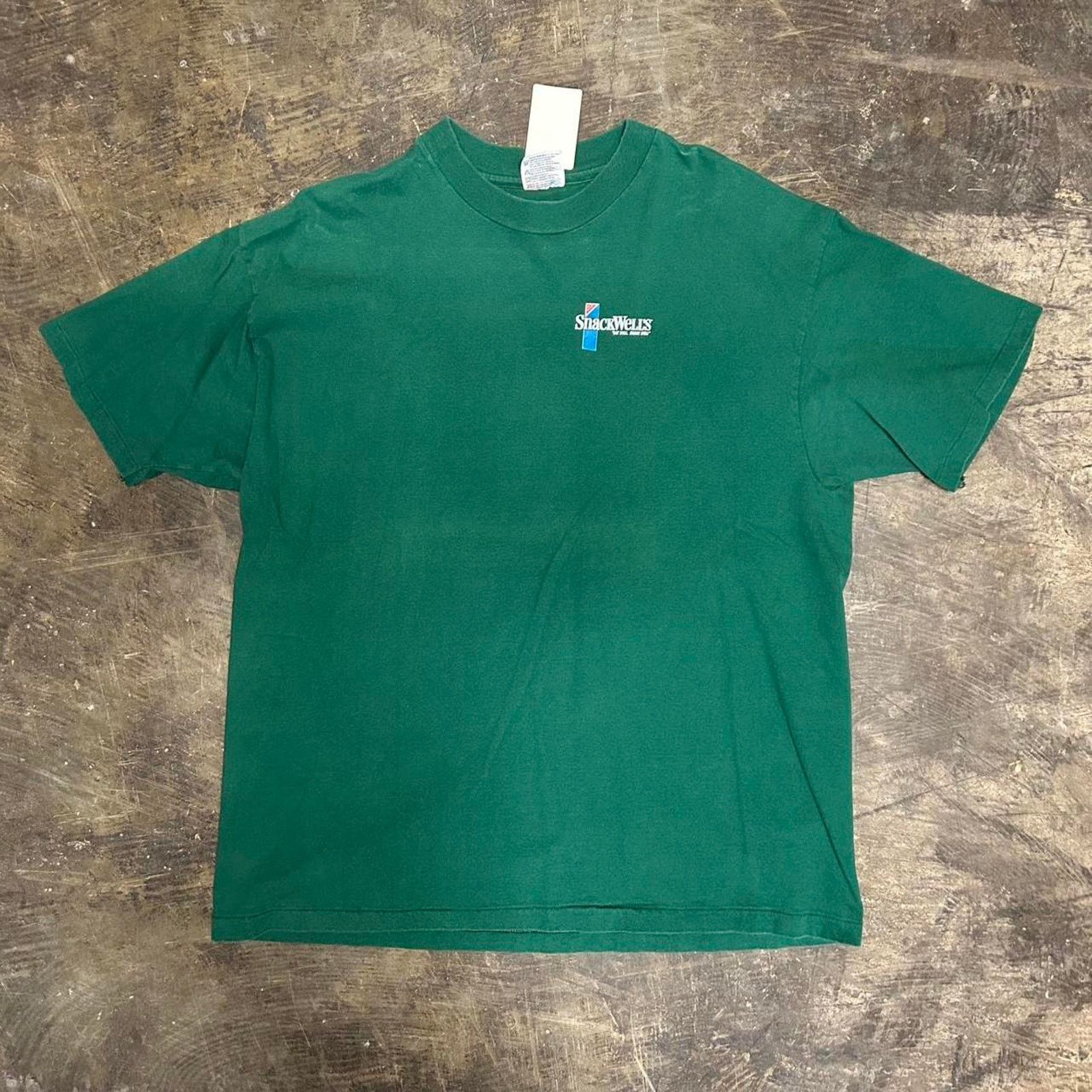 Hanes Green Snackwell's vintage 90s t-shirt Size US XL / EU 56 / 4 - 1 Thumbnail