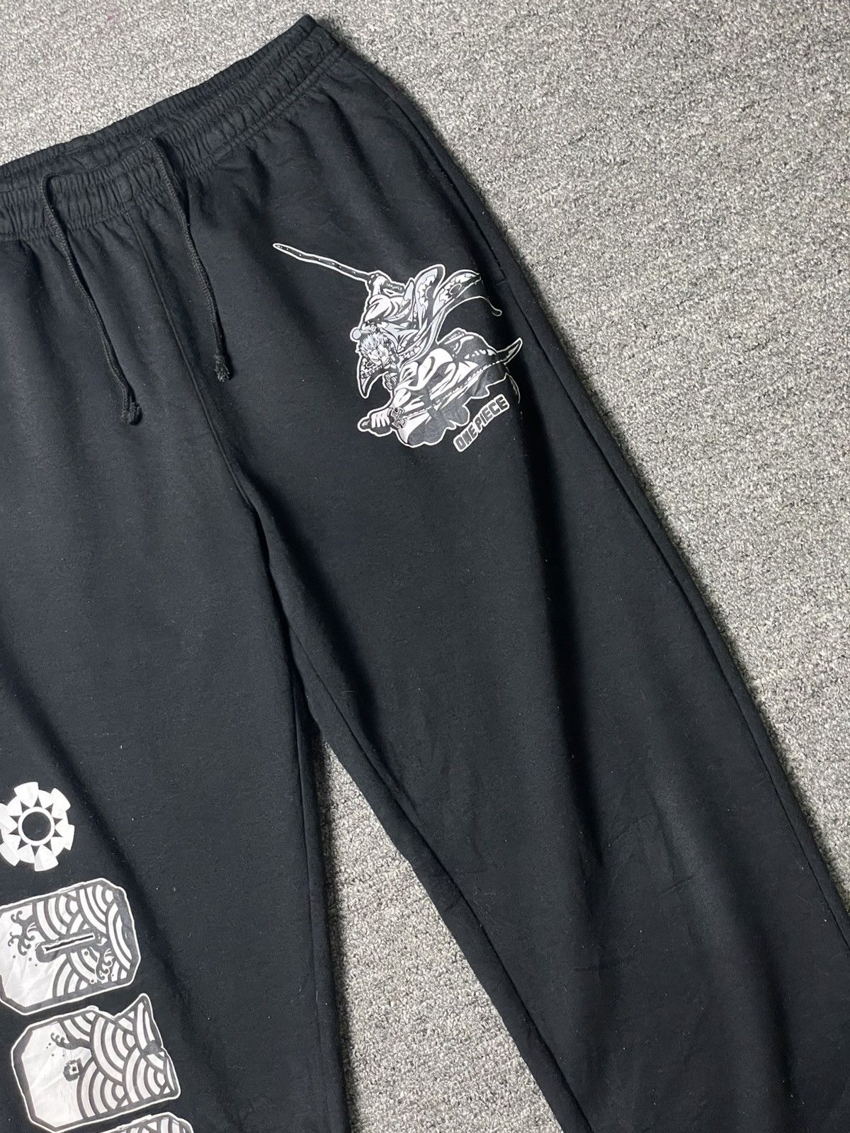 Japanese Brand × One Piece × Vintage ONE PIECE x Roronoa Zoro Sweatpants (98) Size US 27 - 3 Thumbnail