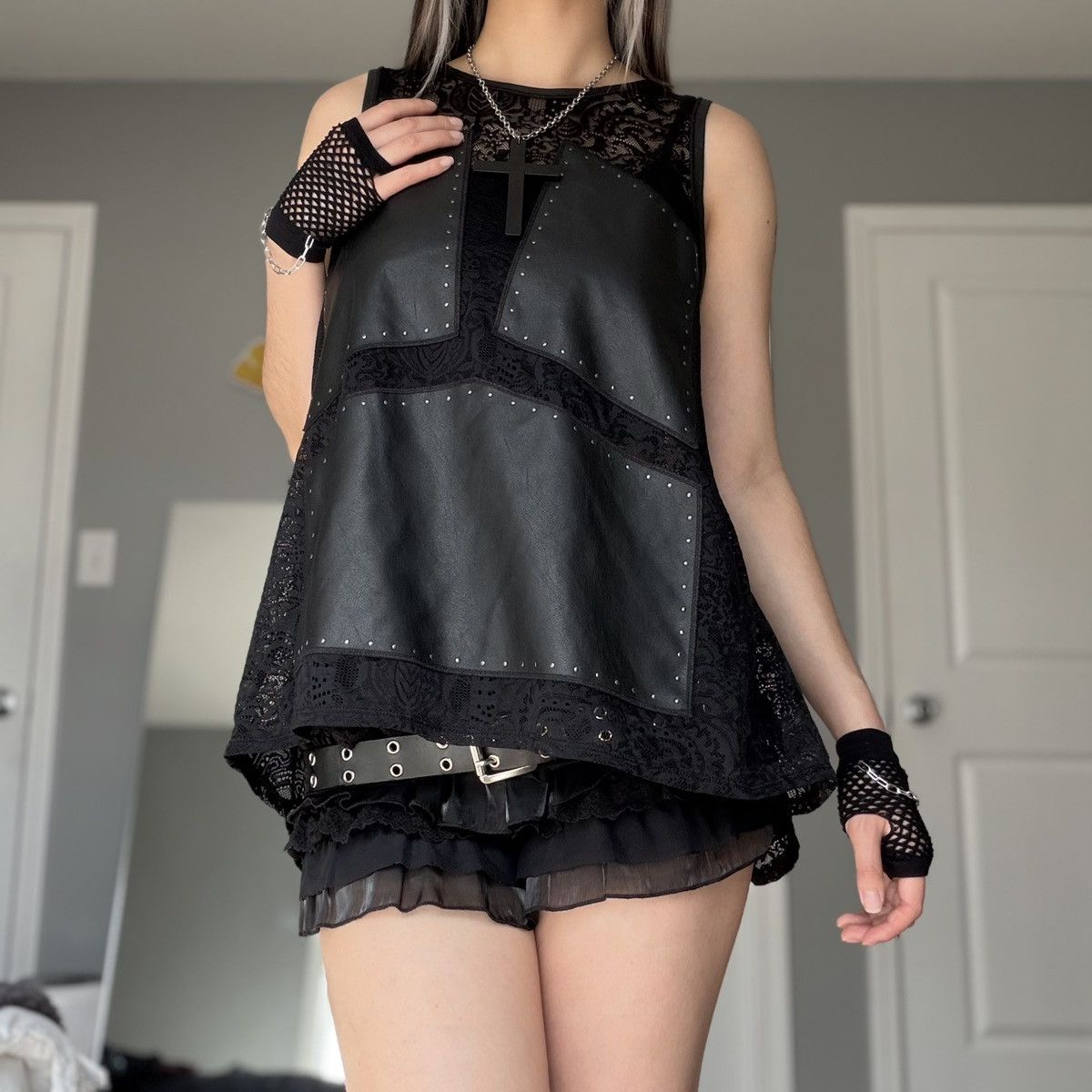Bcbgmaxazria BCBG Max Azria Black Studded Leather Panel Lace Tank Top Size XS / US 0-2 / IT 36-38 - 5 Thumbnail