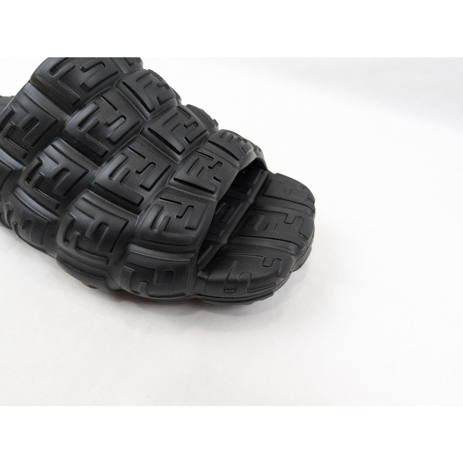 Fendi o1rshd1 Rubber Sole Fendi Logo Slipper Slide Sandal in Nero Size US 12 / EU 45 - 4 Thumbnail
