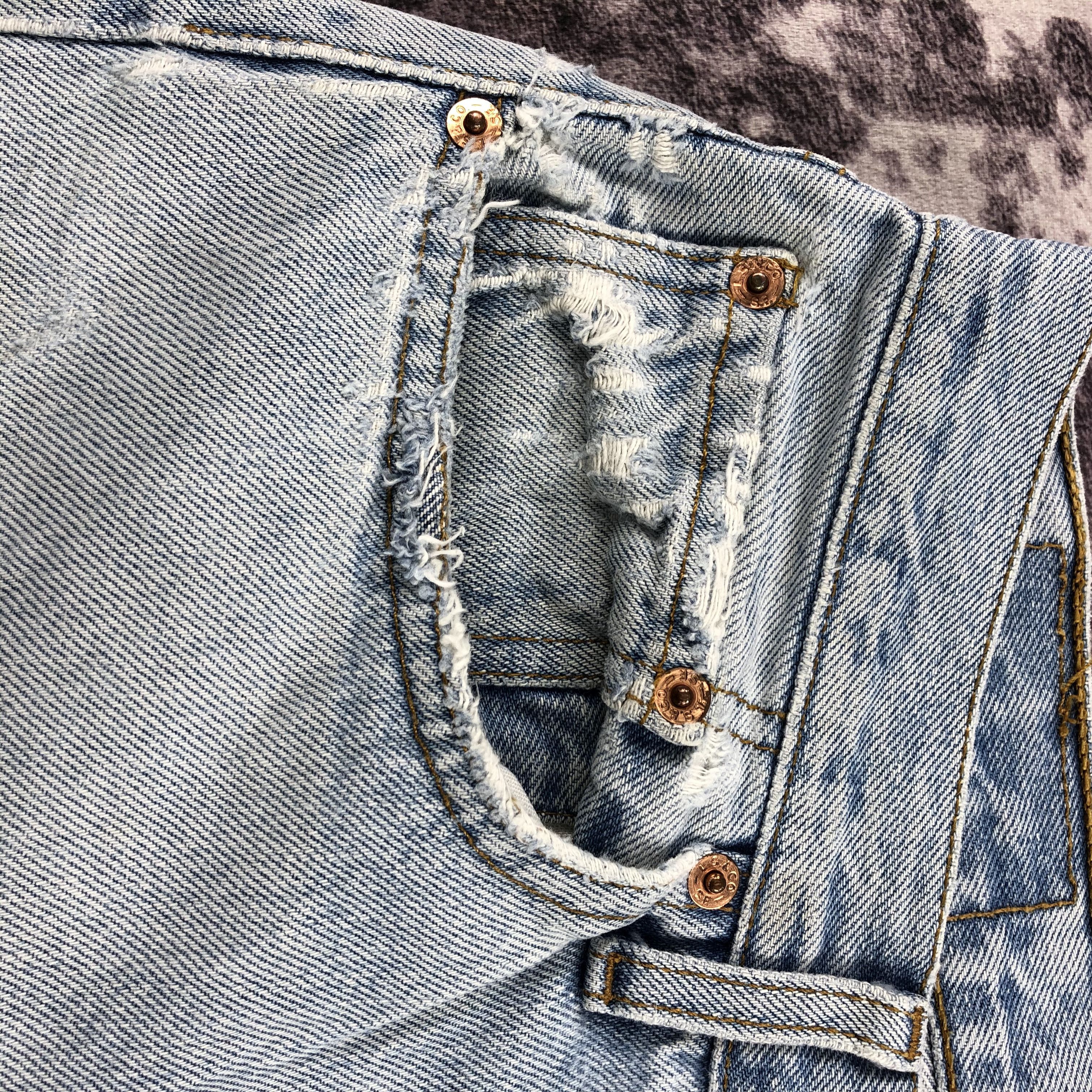 Levi's 90s Vintage Light Wash Levis 501 Jeans-JM2536 Size US 33 - 9 Thumbnail