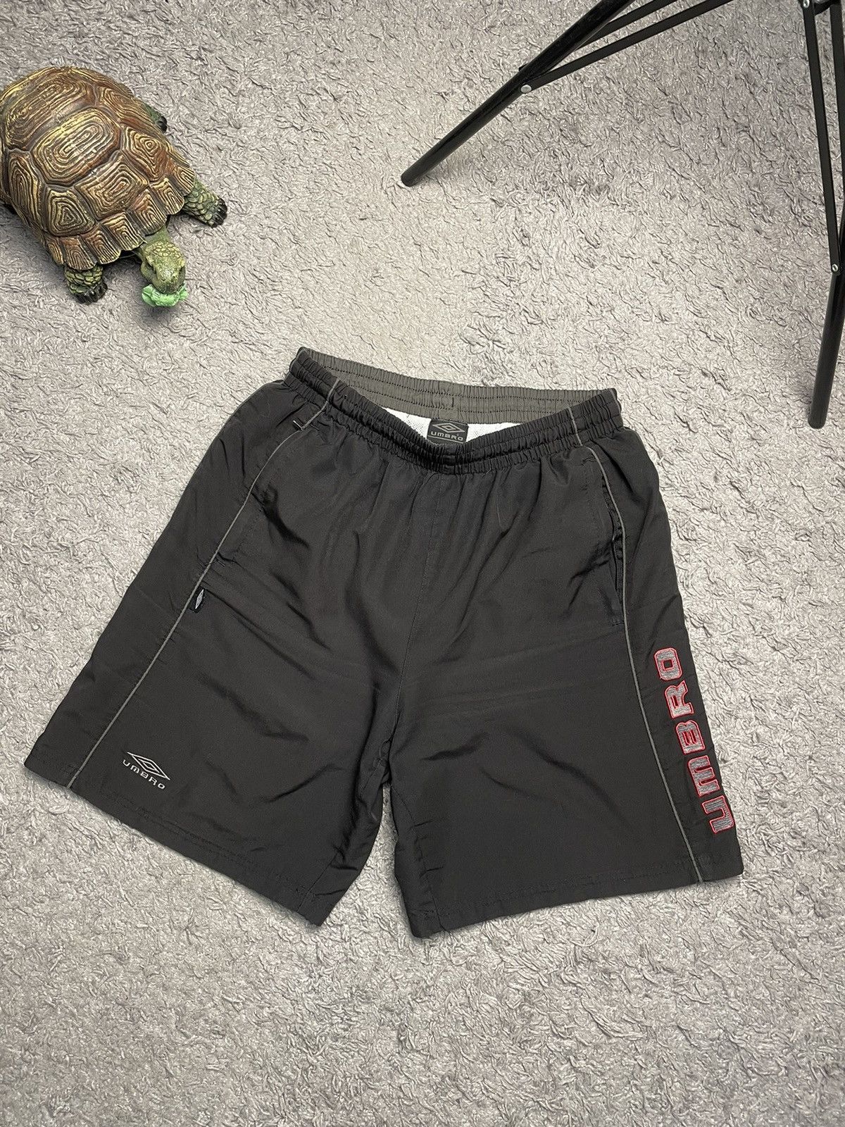 Umbro Vintage Umbro Shorts Size M Size US 32 / EU 48 - 1 Thumbnail