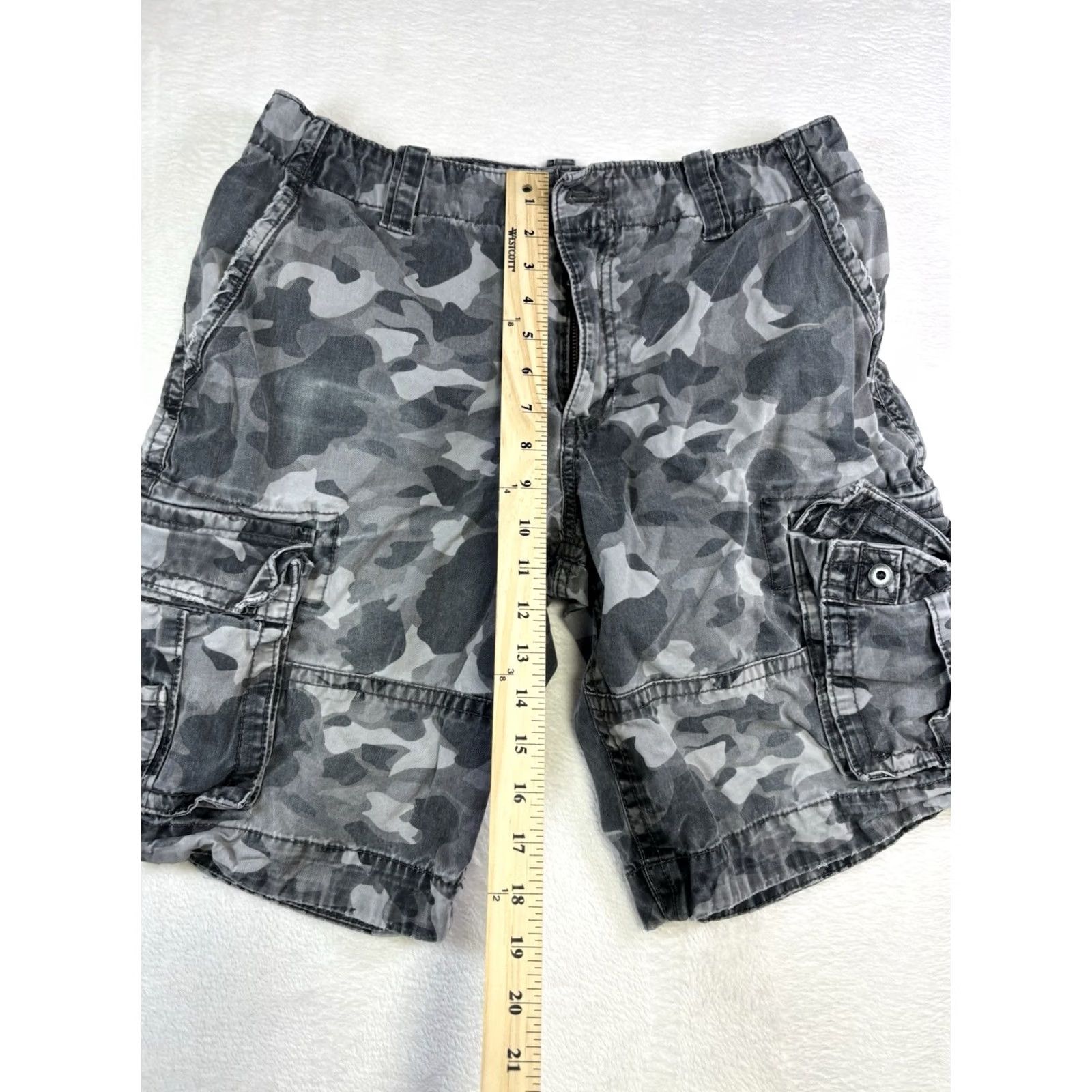 Aeropostale Aeropostale Mens Cargo Shorts 31 Camo Army Green Canvas 10 Inseam Belt Loops Pockets Med Heavyweight Casual Workwear Shirt? Size US 31 - 3 Thumbnail