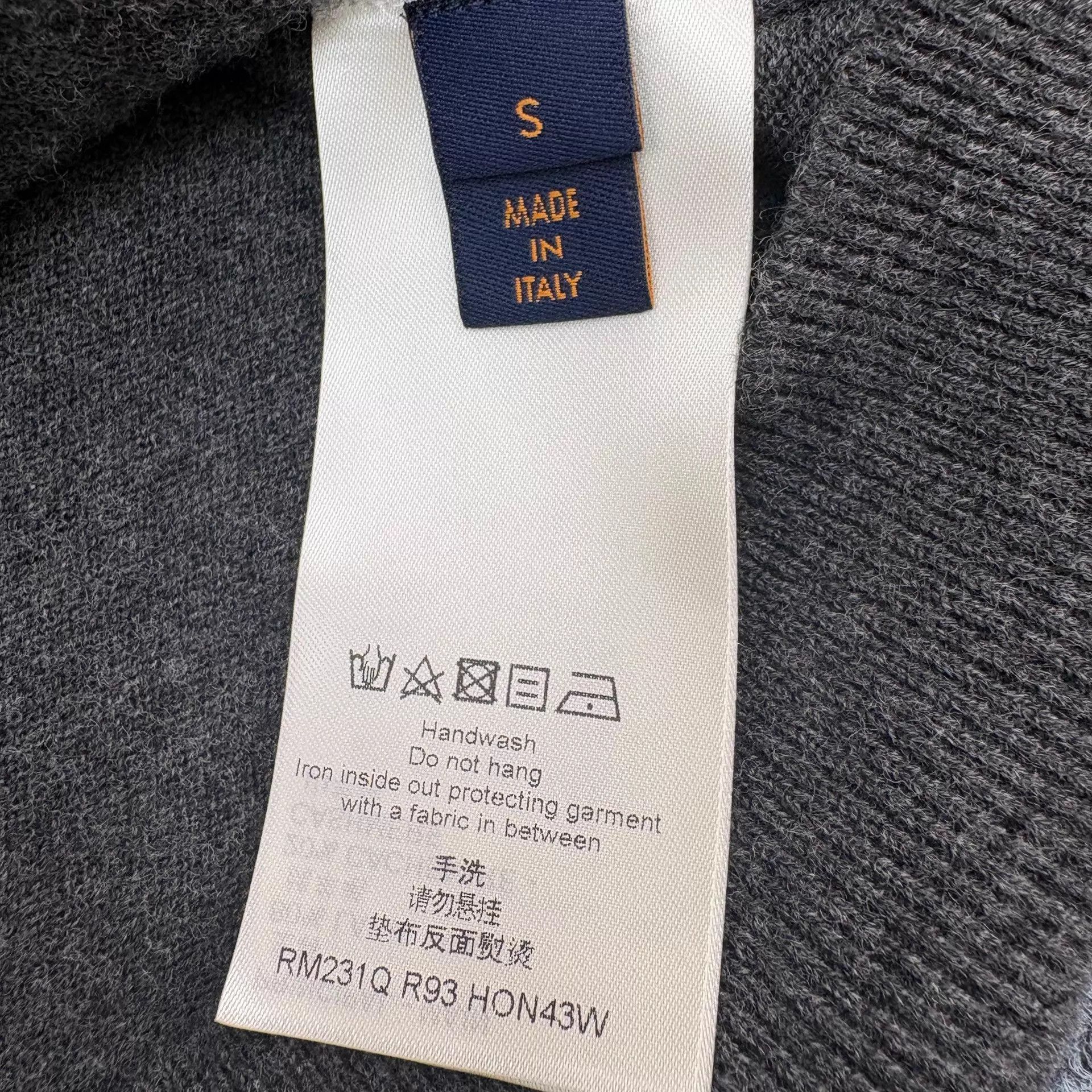 Louis Vuitton Louis Vuitton V-neck gray logo knit cardigan S Size US S / EU 44-46 / 1 - 6 Thumbnail