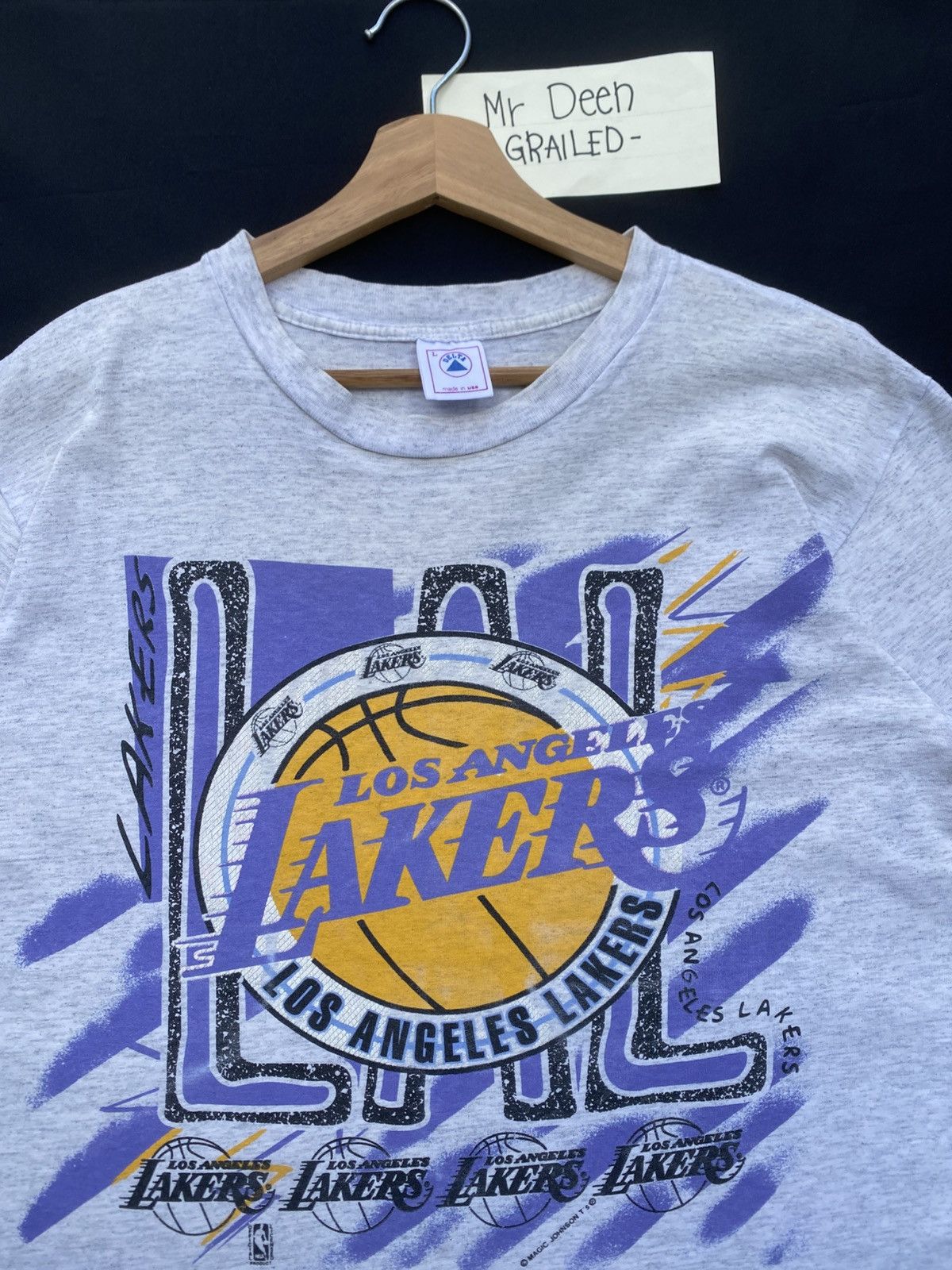 NBA Rare Vintage 90s L.A Lakers NBA Magic Johnson Tshirt Size US L / EU 52-54 / 3 - 8 Thumbnail