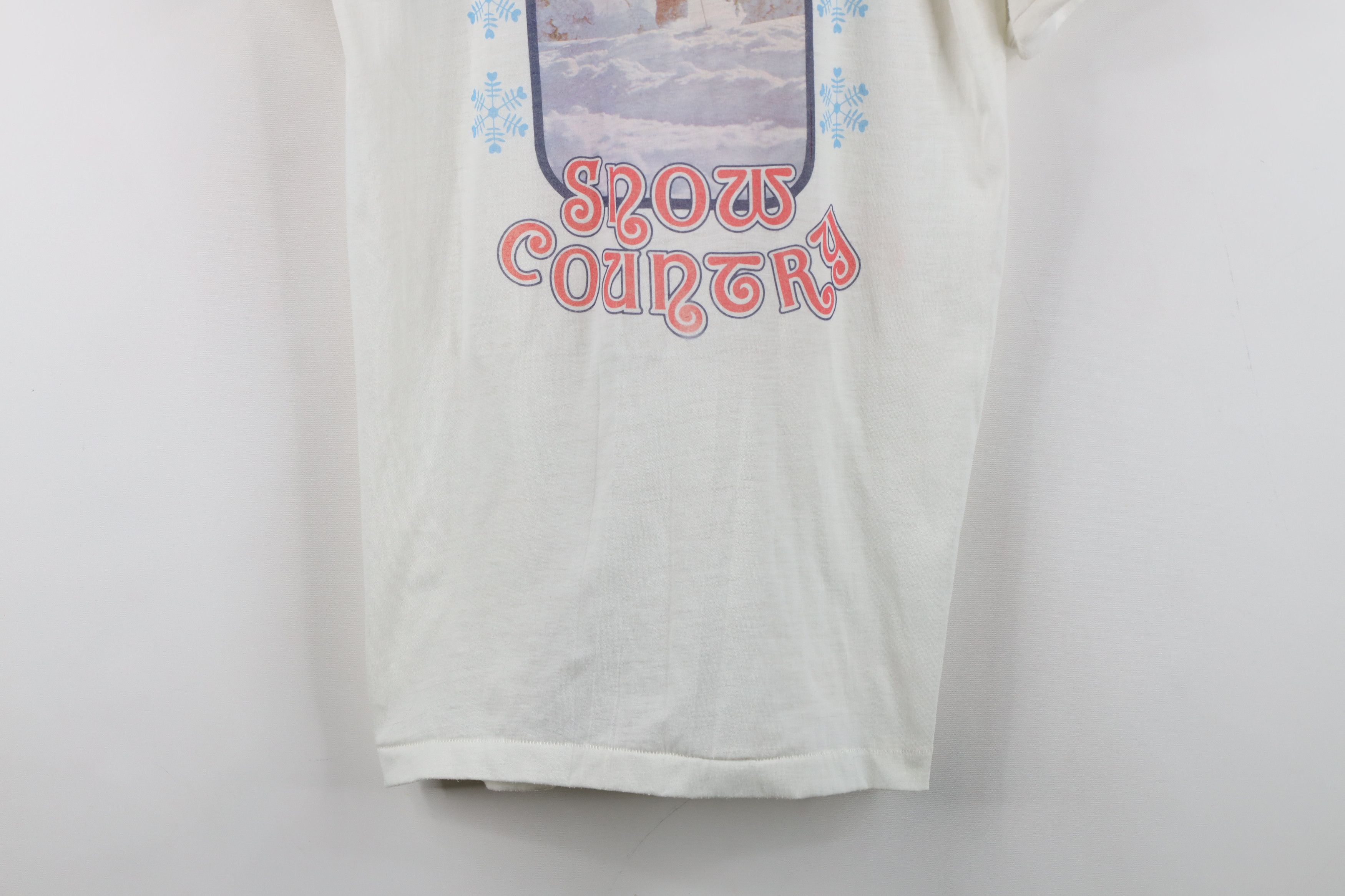 Vintage Vintage 70s Snow Country Snowflake Skiing T-Shirt White USA Size L / US 10 / IT 46 - 3 Thumbnail