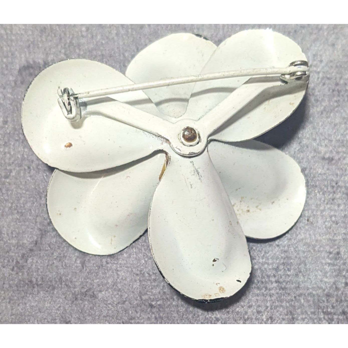 Other Vintage Metal Black And White Floral Brooch Size ONE SIZE - 6 Thumbnail