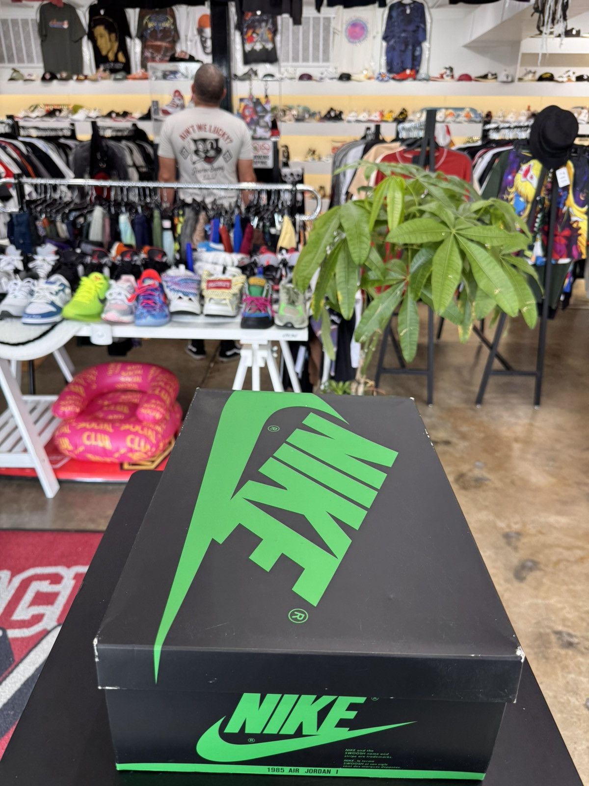 Jordan Brand Air Jordan 1 Lucky Green Size 11 (2023) Size US 11 / EU 44 - 15 Thumbnail
