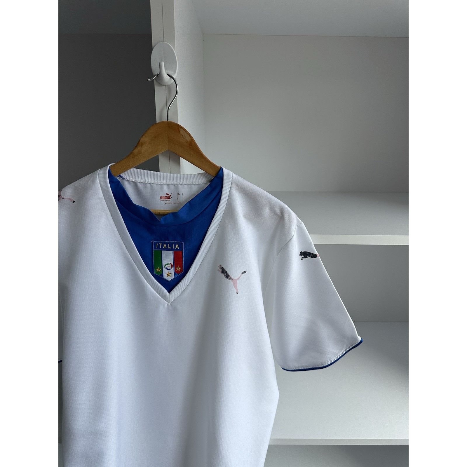 Puma ITALY 2006 AWAY FOOTBALL SHIRT SOCCER JERSEY PUMA sz XL MEN Size US L / EU 52-54 / 3 - 5 Thumbnail