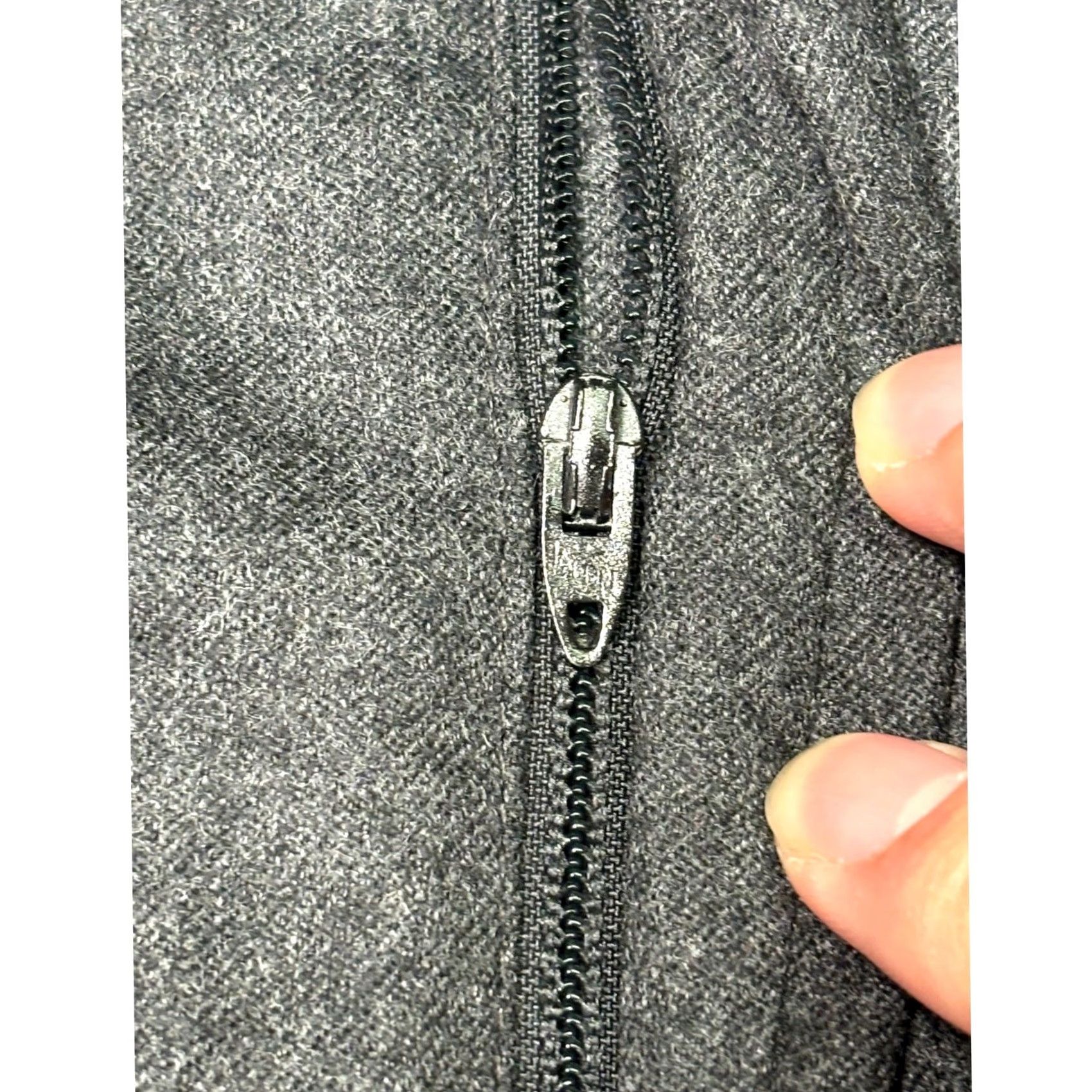 Vintage VINTAGE JOE A BANK Mens Dress Pants Charcoal Gray 38x30 Wool Pleated Front Beltless Zipper Button Pockets Back Welt Pocket Formal Wedding Business Size US 38 / EU 54 - 3 Thumbnail