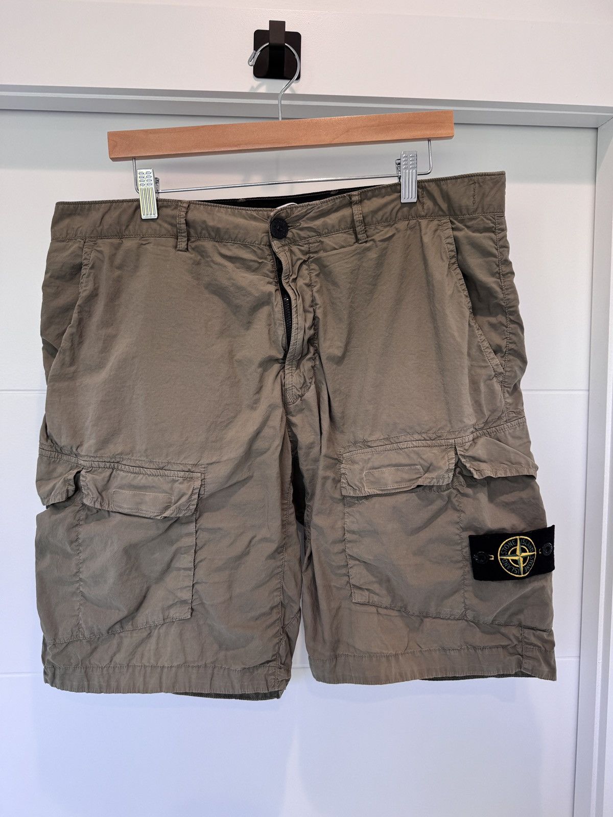 Stone Island Stone Island Green Khaki Bermuda Cargo Shorts Sz 36 Type RE Size US 36 / EU 52 - 1 Thumbnail