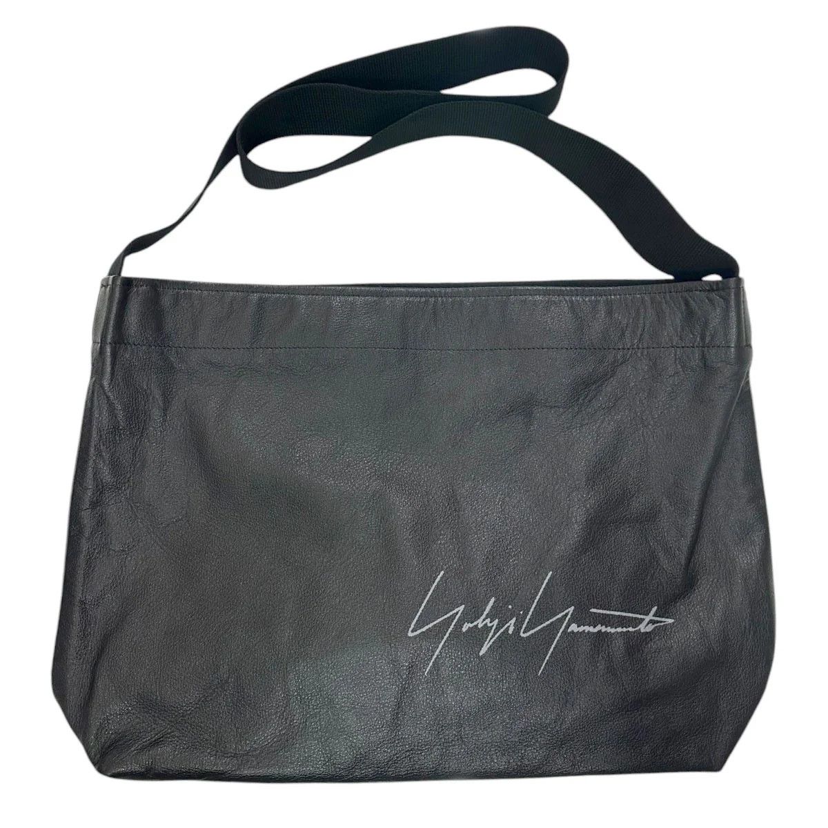 Discord Yohji Yamamoto Clasp Leather Shoulder Bag | Black | FARFETCH