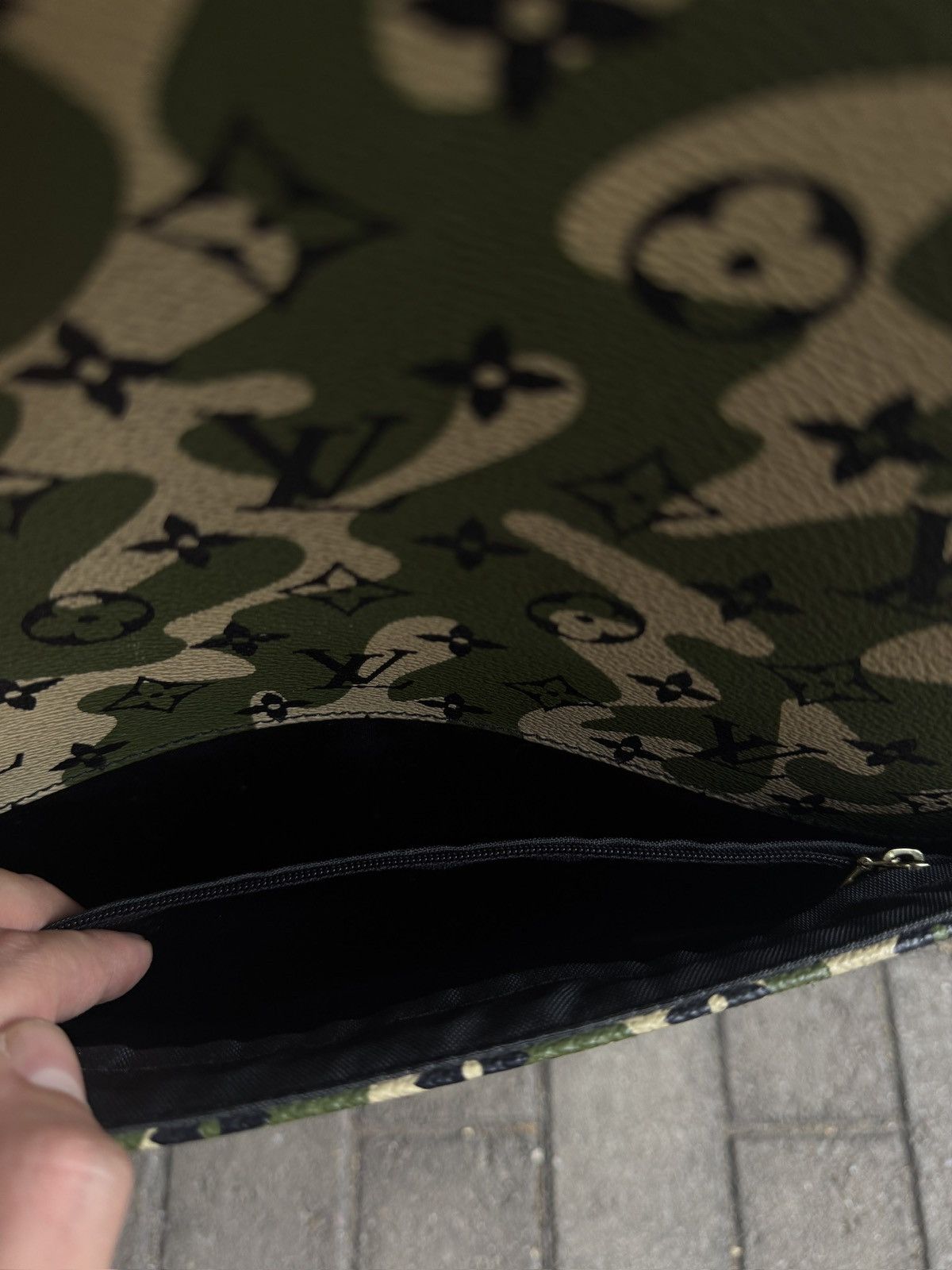 Louis Vuitton × Takashi Murakami LV x Takashi Murakami Pegase 60 Monogramouflage suitcase Size ONE SIZE - 19 Thumbnail