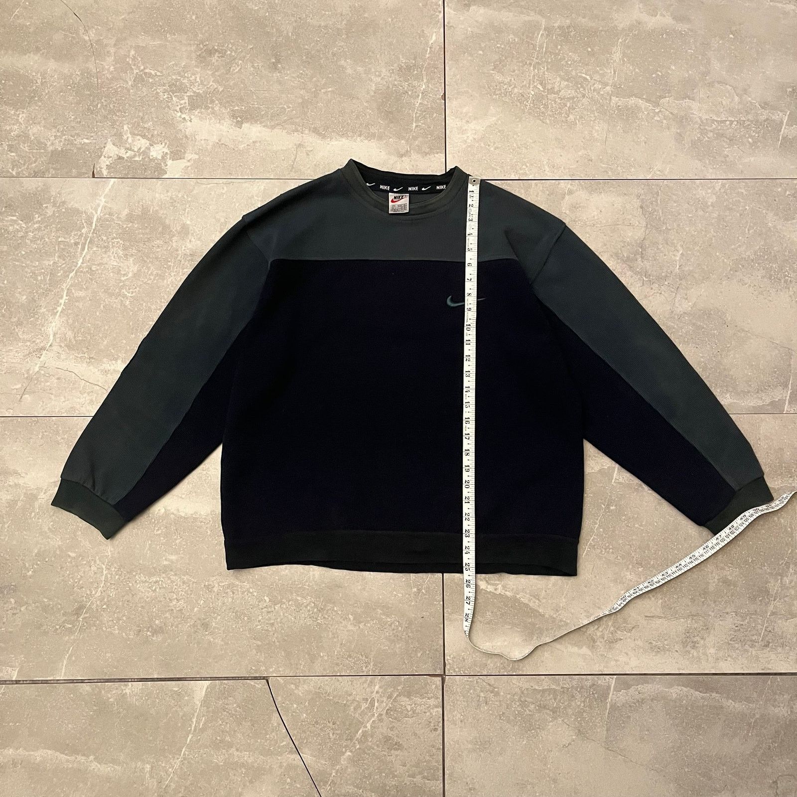 Nike Vintage Nike Vintage Two-Tone Sweatshirt – Size L Size US L / EU 52-54 / 3 - 6 Thumbnail