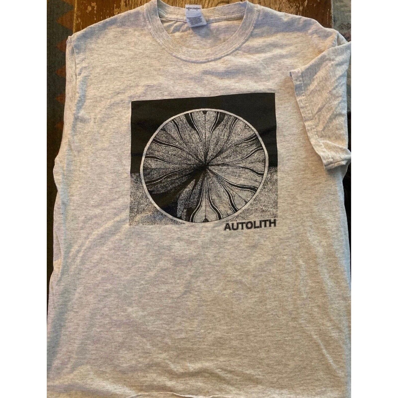 Gildan Autolith Band Merch T-Shirt – Men’s Medium Size US M / EU 48-50 / 2 - 2 Thumbnail
