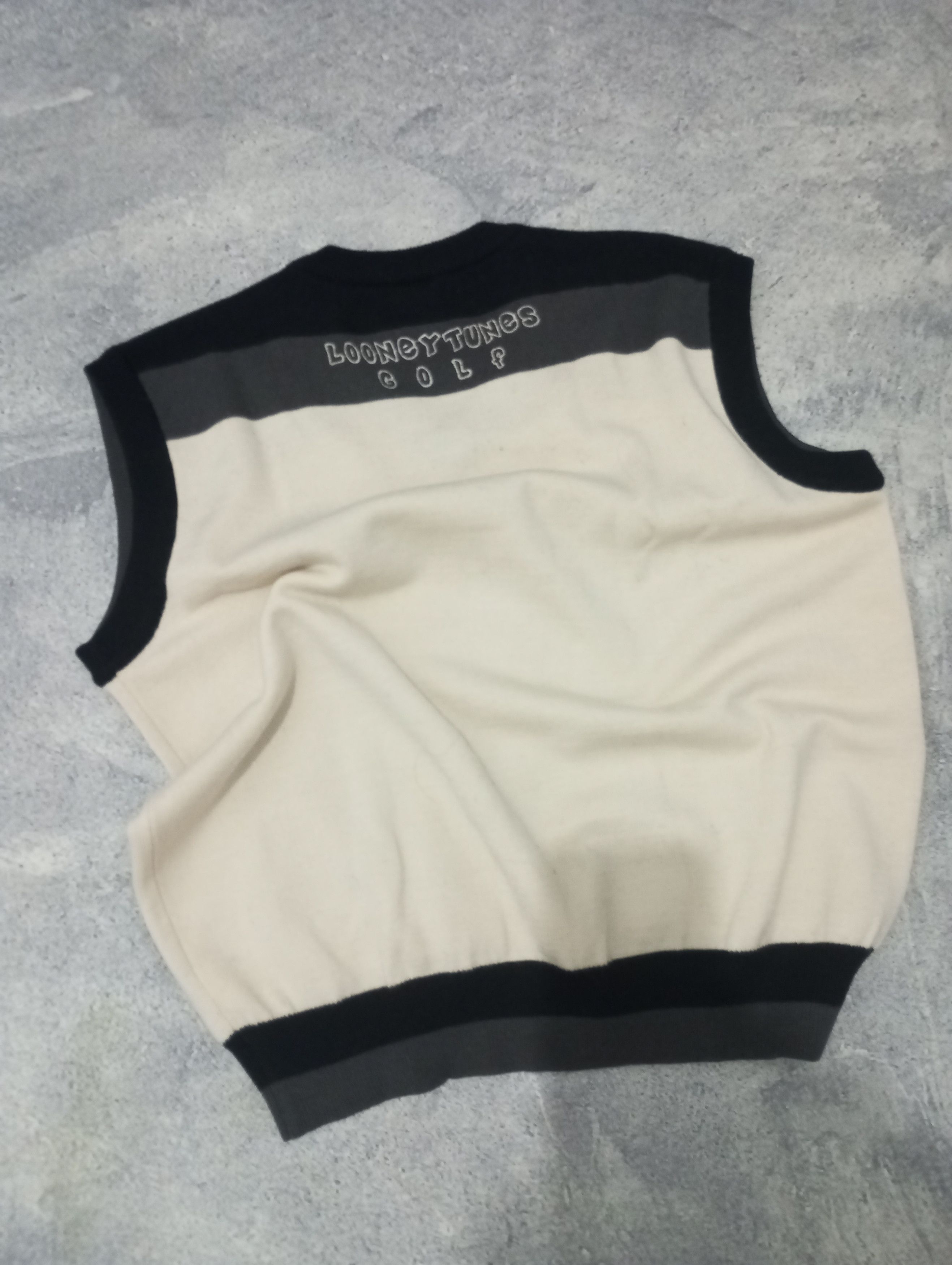 Japanese Brand × Vintage Vintage Cream Black 'Looney Tunes' Knit Vest Size US L / EU 52-54 / 3 - 4 Thumbnail