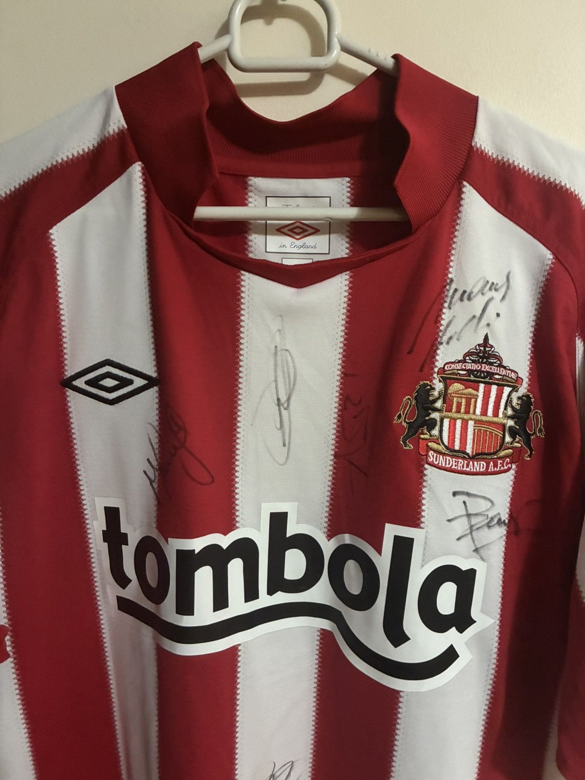 Umbro Sunderland AFC 2010-12 Home Jersey – Multi-Signed – Umbro Size US L / EU 52-54 / 3 - 3 Thumbnail