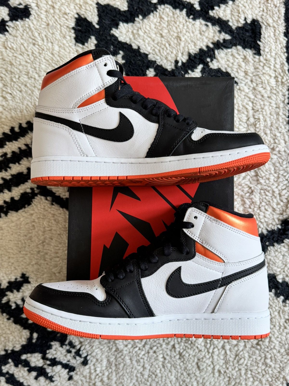 Jordan Brand Nike Air Jordan 1 Retro High OG white/orange US 9 Size US 9 / EU 42 - 3 Thumbnail