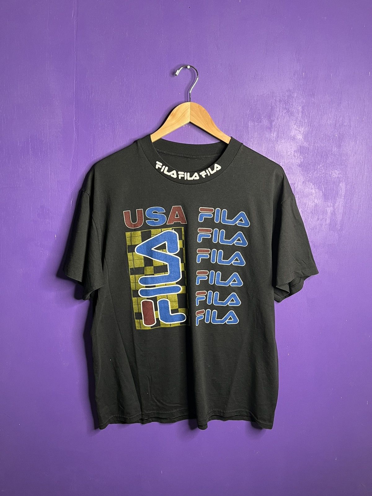 Vintage Vintage 90s Fila USA neck logo t-shirt Size US L / EU 52-54 / 3 - 1 Thumbnail